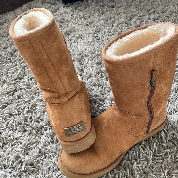 UGG Boots - Picture 4 of 7